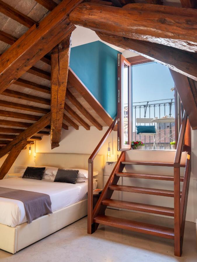 Prestige Room