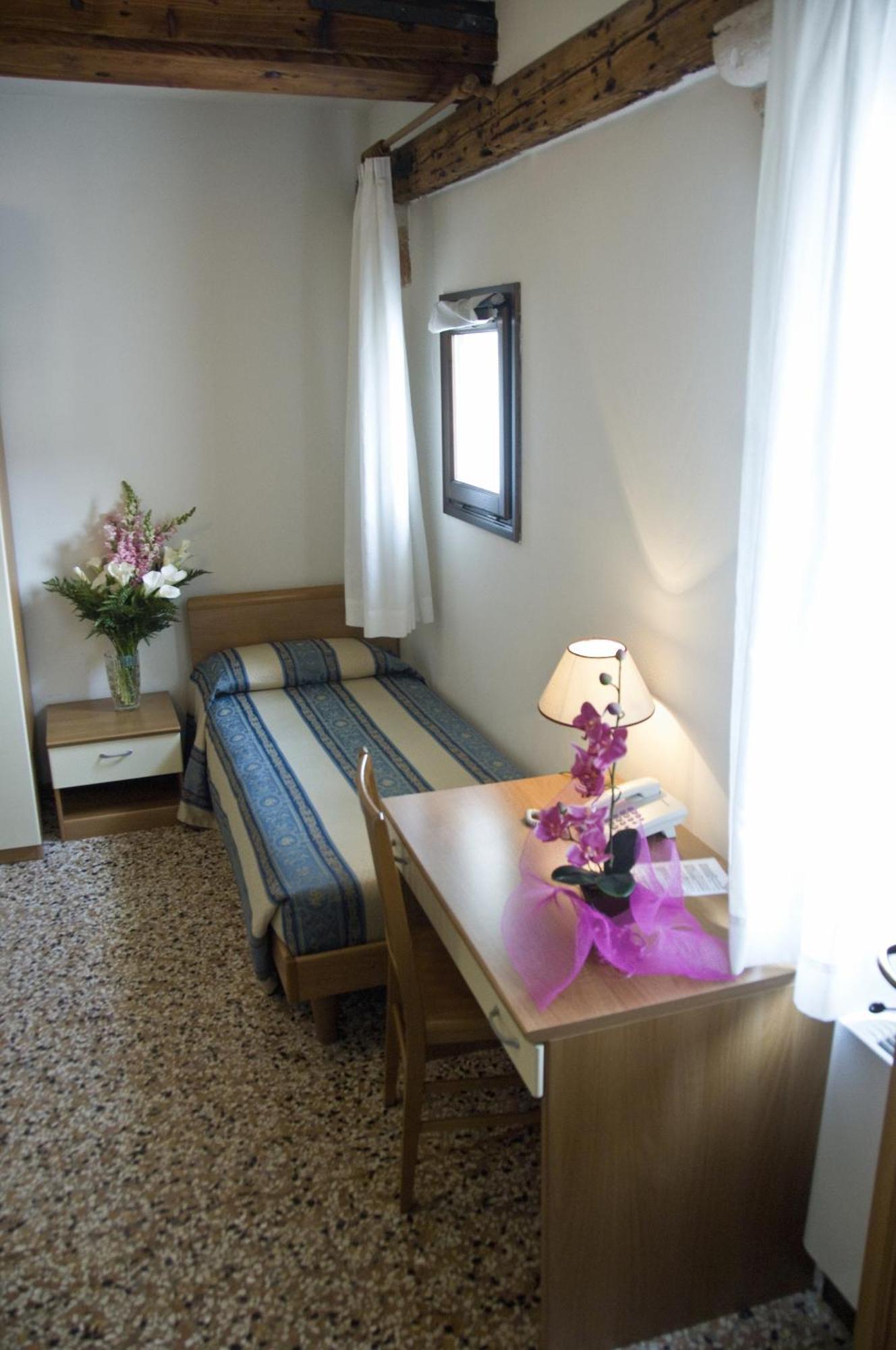 Single Room,1215990541:JPEG