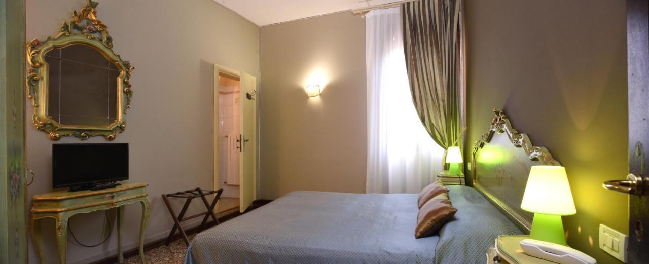 Double or Twin Room,1137074344:JPEG