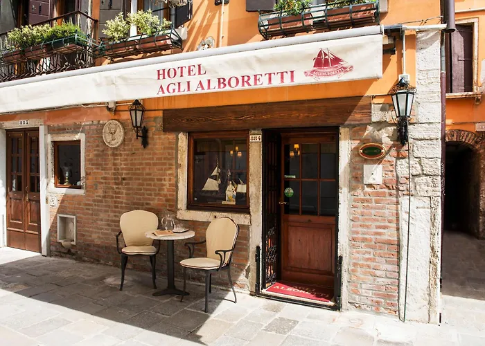 Hôtel de l'aéroport: Hotel Agli Alboretti