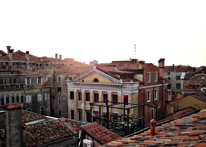 Hotel cerca del colegio: Venice Apartments