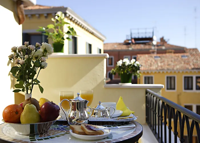 Airport Hotel: Hotel Carlton Capri