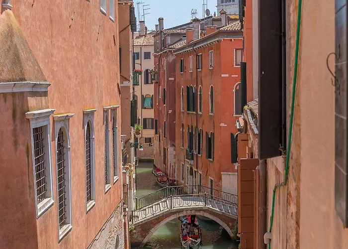 Canal View San Marco Luxury Rooms